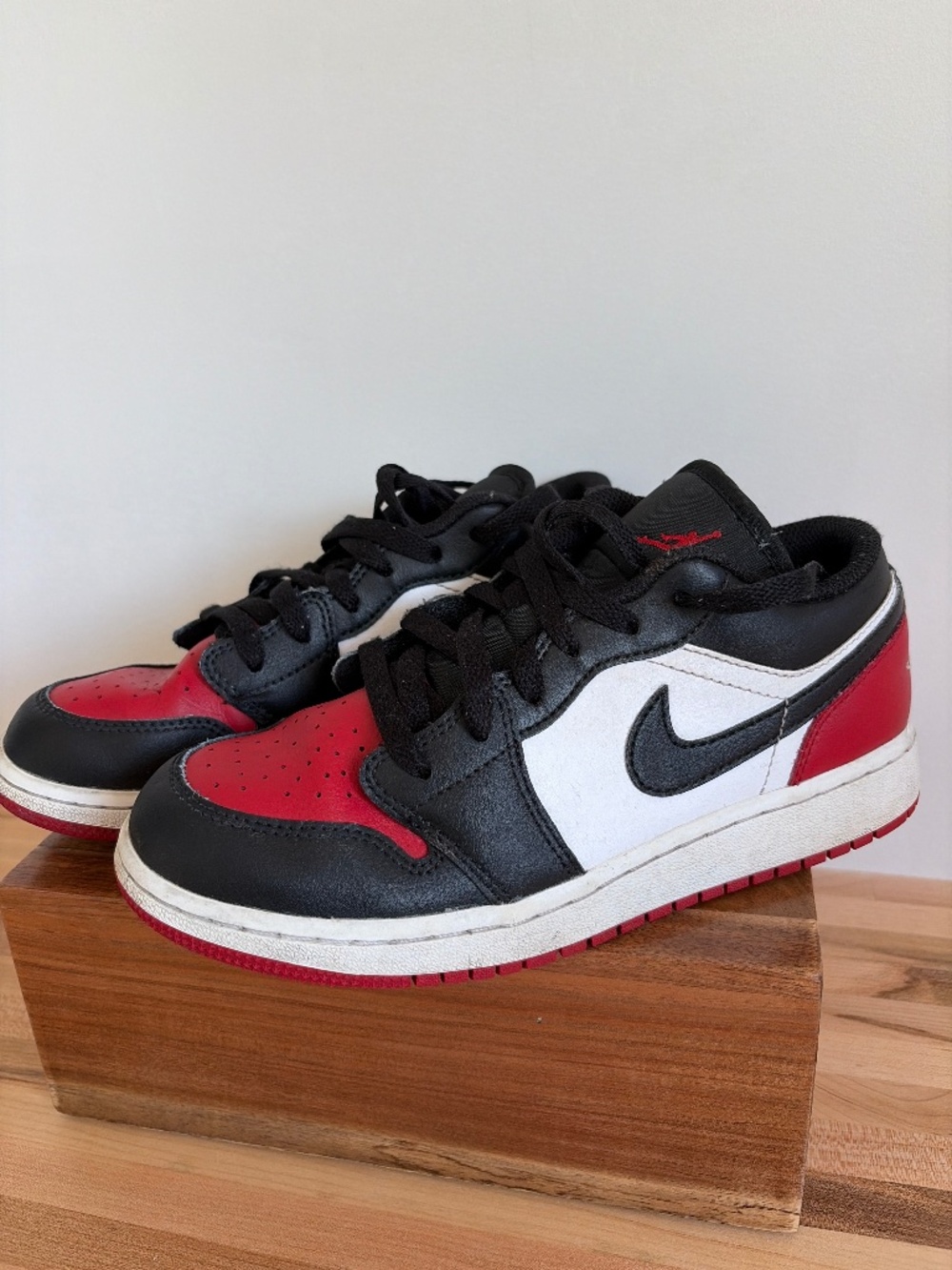 Air Jordan 1 Low Bred Toe